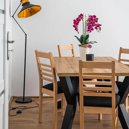 Apartment Prawn Puck